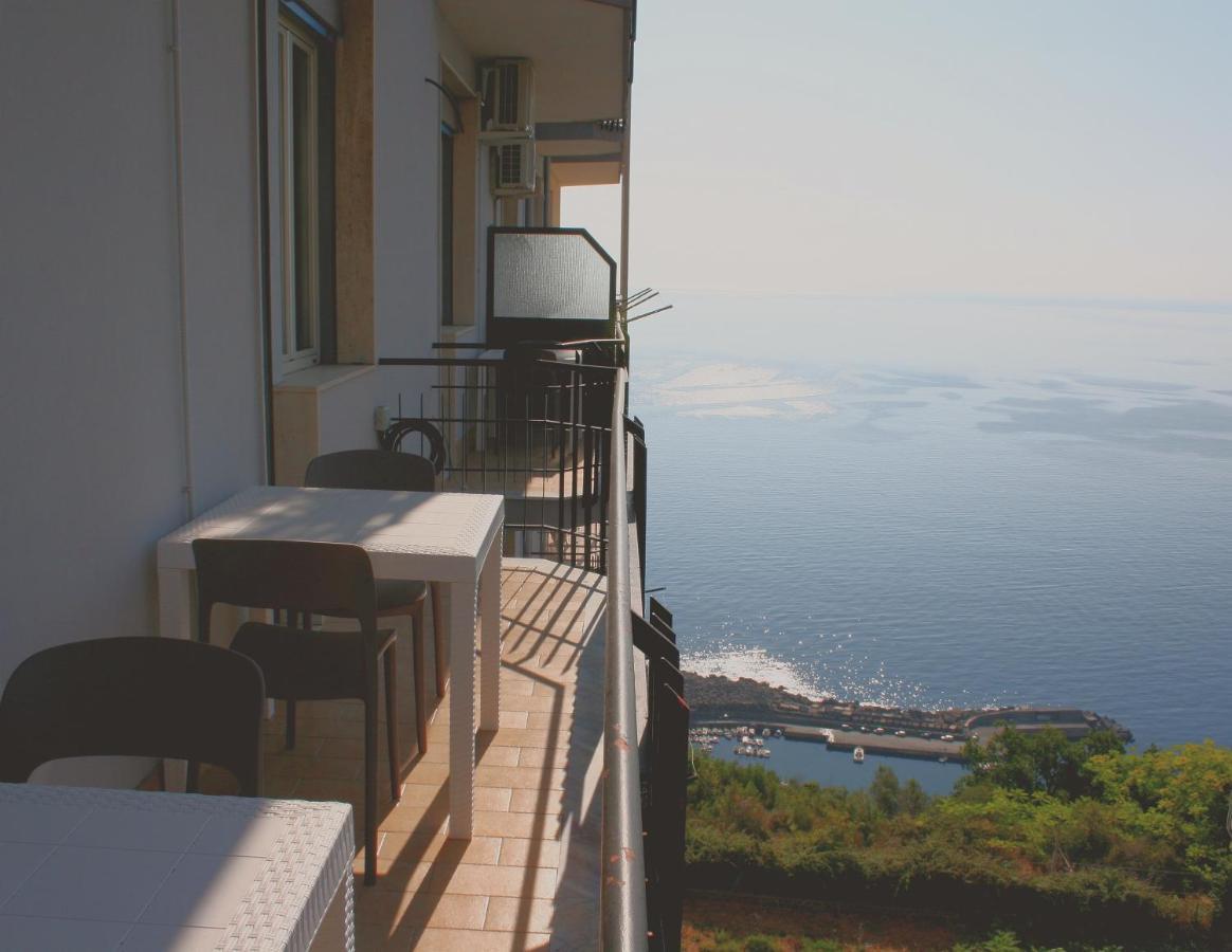 Apartamento Il Balcone Di Galatea Acireale Exterior foto
